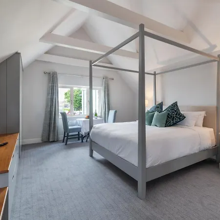 Hotel Heights 4*