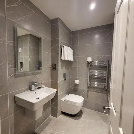 Hotel Heights 4*